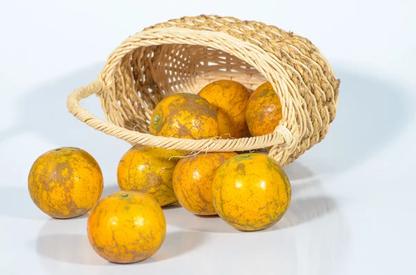 橘子在漂亮的篮子 — 图库照片