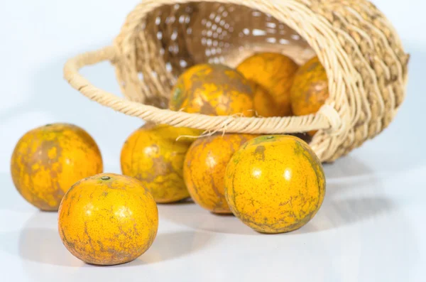 Tangerines in a beautiful basket — Stock Photo, Image