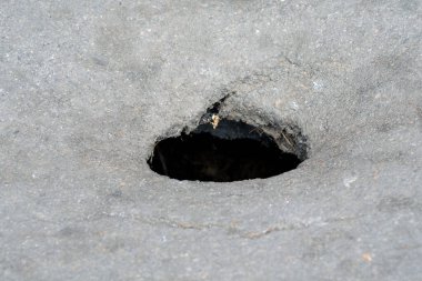 Asfaltta bir delik.. 