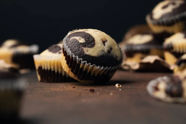 Hausgemachte Marmor Schokolade Vanille Cupcakes Leckeres Dessert Selektiver Fokus — Stockfoto