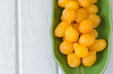 Tong Yod (tatlı yumurta sarısı damla)