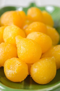 Tong Yod (tatlı yumurta sarısı damla)