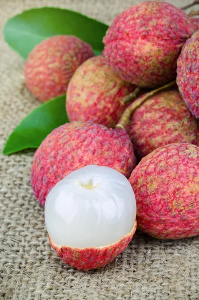 Yaprak taze lychee — Stok fotoğraf