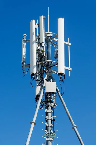 Mobiltelefon hálózat antenna — Stock Fotó