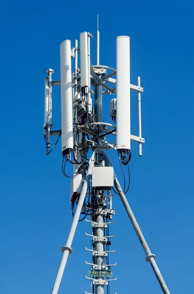 Mobiltelefon nätverket antenn — Stockfoto