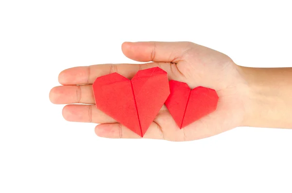 Женская рука с бумажным сердцем — стоковое фото