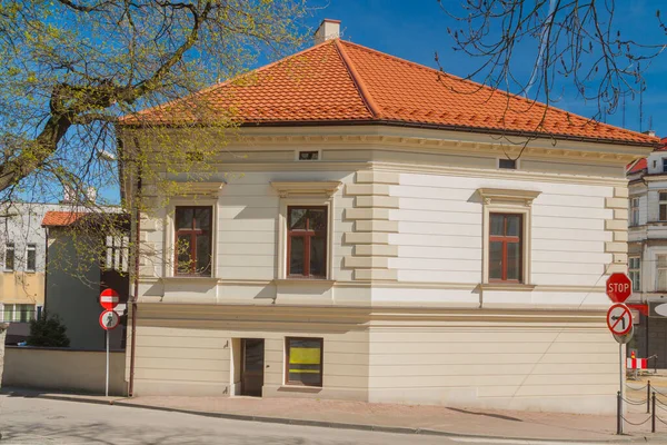 Polonya Malopolska Wadowice Koscielna Caddesi Ndeki Belediye Binası Ilkbaharda Güneş — Stok fotoğraf