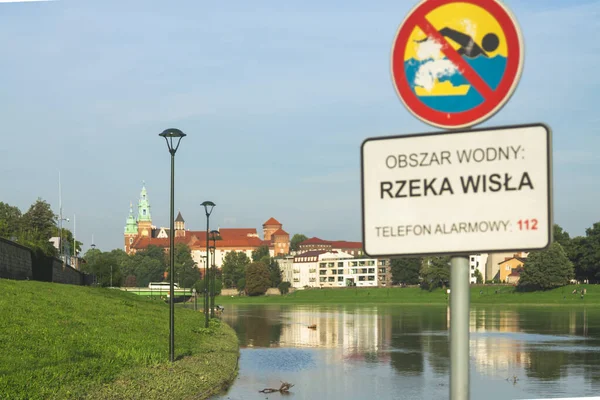 Polonia Cracovia Ribera Inundada Del Río Castillo Wawel Fondo Soleado — Foto de Stock