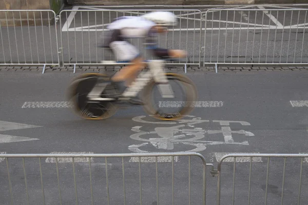 Ciclista de teste de tempo individual em uma rua Imagem De Stock