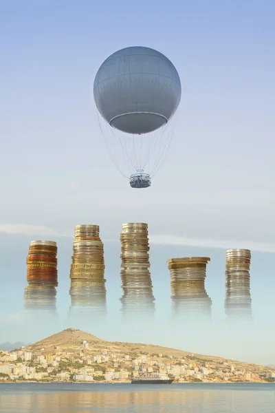 Globo de Gas, Estacas de Monedas y Paisaje Marino — Foto de Stock