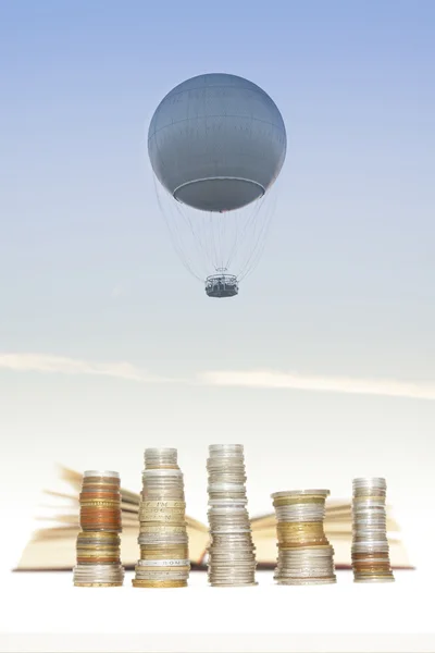 Gas Balloon, Book and Computer Keys against the Sky — Stock Photo, Image