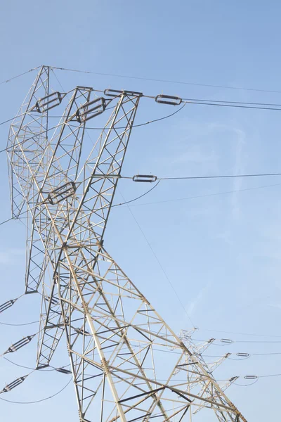 高電圧ライン、澄んだ空 — ストック写真