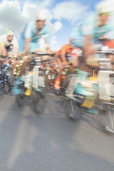 Cyclists, motion blur — Stock Photo, Image