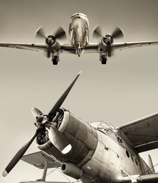 Repülőgép az égen ellen — Stock Fotó