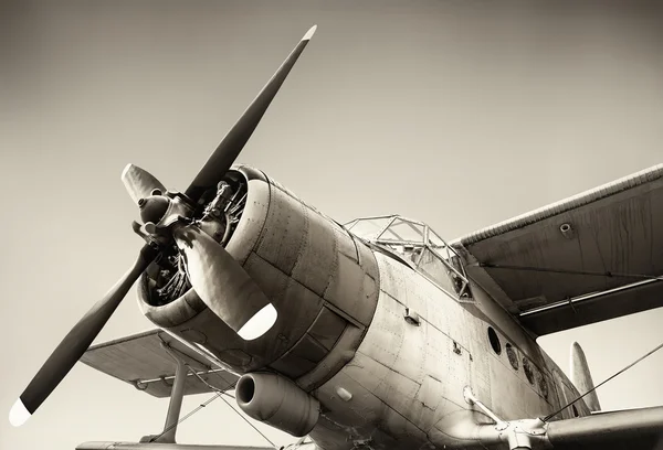 Airplane against the sky — Stock Photo, Image