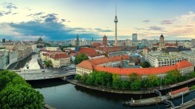 Berlin 'in ufuk çizgisinde panoramik manzara