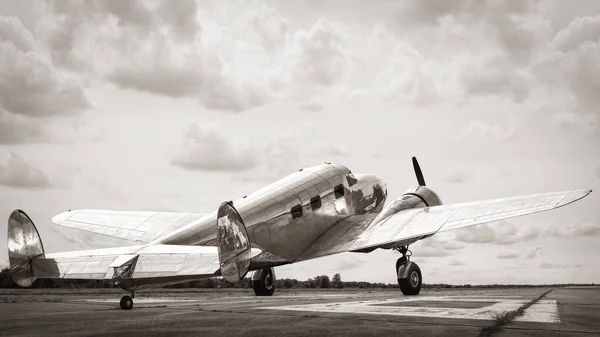 Historiskt Flygplan Start Och Landningsbana — Stockfoto