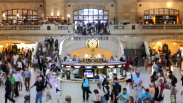 Tourits kalabalık Grand Central Station yürüyor — Stok video