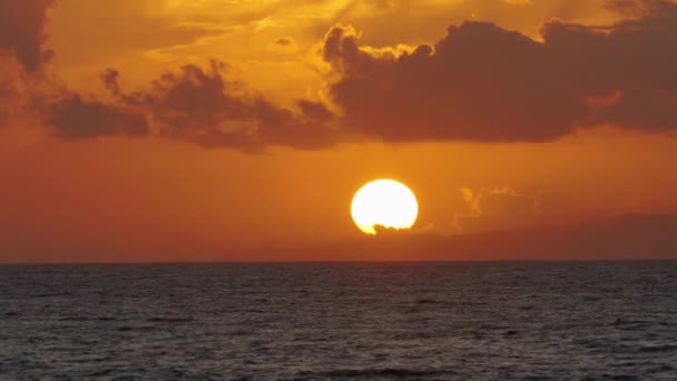 Idyllische zeegezicht bij zonsondergang — Stockvideo