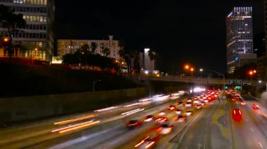 Los Angeles'ta meşgul yolda geçen trafiğine