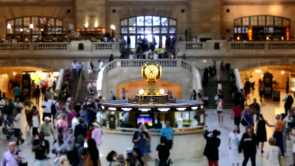 Grand Central Station, Reloj, Multitud pasando — Vídeo de stock