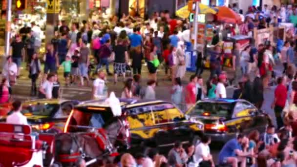 Толпа в Нью-Йорке, улица Таймс-сквер — стоковое видео