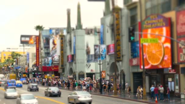 Tourists walk on Hollywood Boulevard — Stock Video