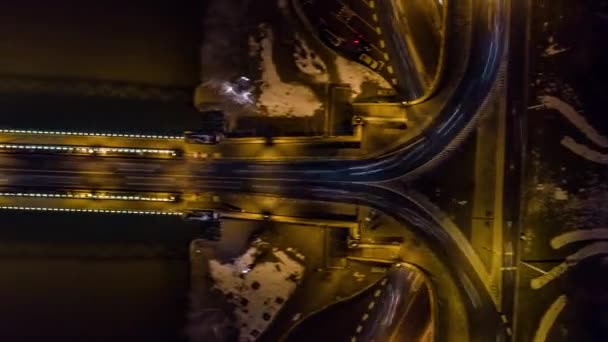 Drone Timelapse Flight Over Europe Bridge Dopravní městská krajina Ve večerních hodinách City Auta Světla Gothic Architecture Low Light Hdr — Stock video