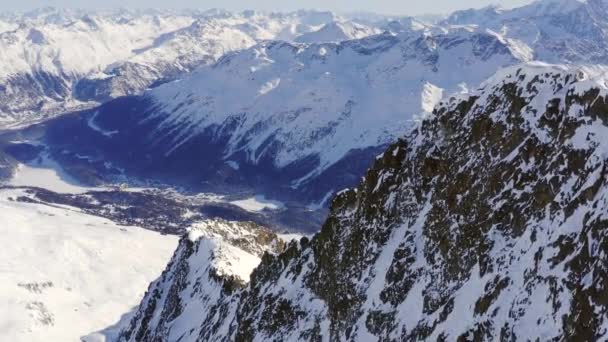 Vista aérea de la cordillera épica Aventura de invierno Aventura de vacaciones Concepto de espiritualidad épica — Vídeo de stock