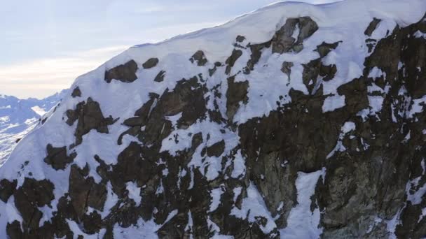 Luftaufnahme von epischen Gebirgszügen Winter Landmark Ferien Urlaub Epische Schweiz Spiritualität Konzept — Stockvideo