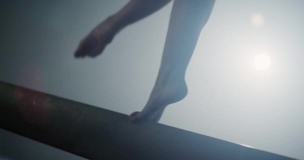 Feet Of Female Gymnast Closeup On A Balance Beam In The Gym Skill Practice Efeffort Gymnastika Competitive Mindset Concept 4k — Stock video