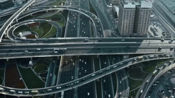 Helikopter Flight Over Urban Highway Overpass At Sunset Cars Lights Moving Junction Futuristisk kommunikation City Dubai Business District Low Light Uhd Hdr 4k — Stockvideo