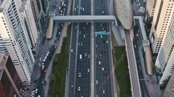 Paysage Urbain De Golden Hour Rush Hour Traffic Overpass Metropolitan City Skyline Paysage Métropolitain Slow Motion Uhd Hdr 4k — Video