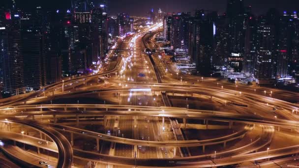 Voo de drone durante a noite Cidade Traffic Jam Comunicação Futurista Cidade Tecnologia de Negócios Baixa Luz Uhd Hdr 4k — Vídeo de Stock