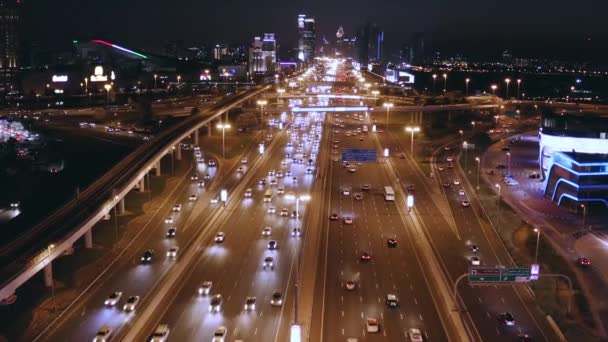 Flyg över Urban Highway Traffic Rush Hour Traffic City Panorama Dubai Business District Lågt ljus Uhd Hdr 4k — Stockvideo