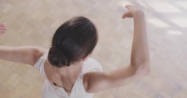 Elegancki balet kobiecy Profesjonalny trening Klasyczny balet Próba kobiecości Elastyczność Koncepcja Slow Motion Red Epic — Wideo stockowe