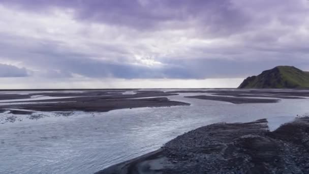 Vuelo aéreo sobre el vasto paisaje natural islandés Hermosa puesta de sol Nubes Ártico Medio ambiente Vacaciones Impresionante vista — Vídeo de stock