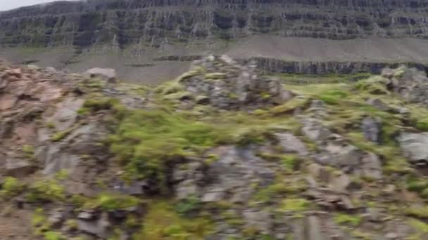 Pasando por Montaña Nórdica Paisaje Paisaje escandinavo Vacaciones Naturaleza asombrosa — Vídeo de stock