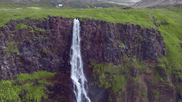 Majestoso Voo Aéreo Sobre o Rio Islandês Cachoeira Trituração Pulverizador de Água Myst Criação Majestade Reverência Natureza Extremo Turismo — Vídeo de Stock