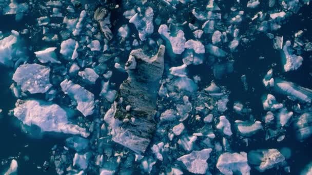 Epic Aerial Flyover Over Glacier Pieces Lagoon In Iceland Sunset Colors Ice Caps Extreme Adventure Concept — Vídeos de Stock