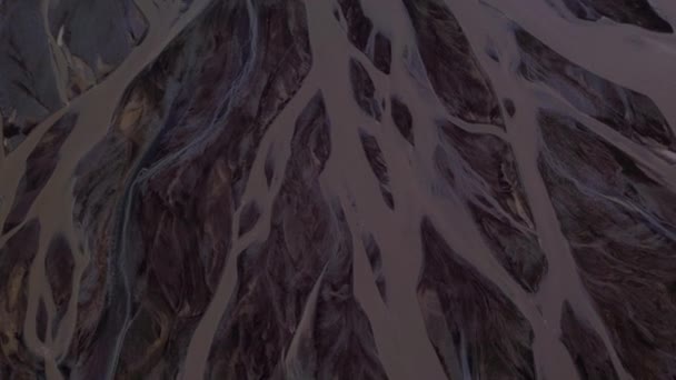 Letecký přelet nad sopečným Islandem Pozemek Krajina říční potoky Žíly Krásné stvoření Země Koncept Spiritualita Dech beroucí pohled — Stock video