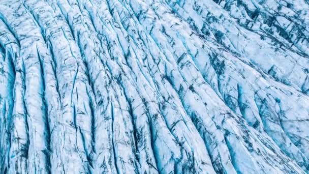 Luchtvlucht over gletsjer smelten in IJsland Mooie natuur aardopwarming avontuur reizen — Stockvideo
