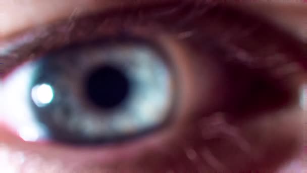 Occhio pupilla messa a fuoco contraente messa a fuoco primo piano Macro Shot Vision alterazione stile di vita sano Chirurgia degli occhi Lenti a contatto Concetto — Video Stock