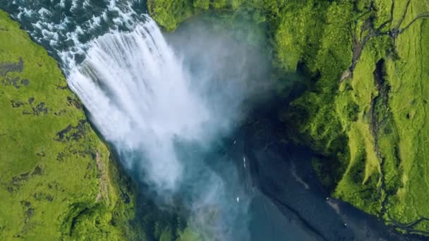 Epikus drón lövés felett gyönyörű vízesés Erőteljes erő víz zúzás le megállíthatatlan erő Epikus skála Természet Utazás Kaland — Stock videók