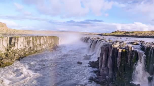 Majestic Εναέρια Πτήση πάνω από όμορφους καταρράκτες Συντριβή Νερό Spray Myst Πνευματικότητα Ισχυρή φύση Extreme Tourism — Αρχείο Βίντεο