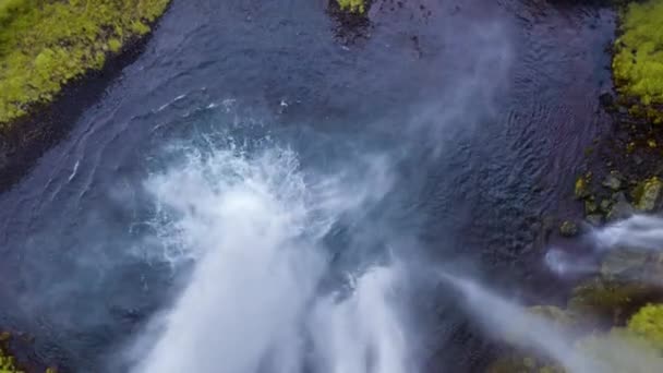 Majestic Aerial Flight Over Powerful Waterfall In Iceland Water Rushing Down Tall Cliff Creation Epic Scale Nature Epic Adventure — Stock Video