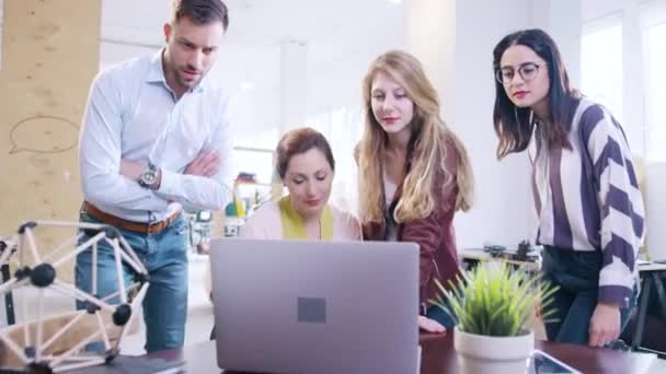 Business Team Staring Gawking At Laptop Screen Seeing Bad News Company Losing Money Office Gossip Shocking News Worried And Concerned Anxious People — Stock Video