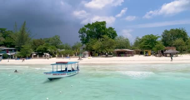 Aerial Flying Over Exotic Caribbean Ocean Beach Jamaican Nature Landscape Tropical Holiday Destination Summer Vacation Concept Slow Motion 4k — Stock Video