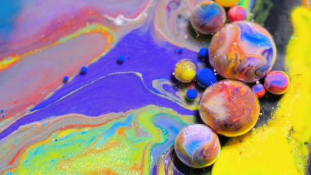 Rot Grün Blau Schwarz Lila Orange Und Gelb Textur Makro Liquid Paint Universe Of Color Concept Dissolving In Water 4K Moving Liquid Color Mehrfarbig — Stockvideo