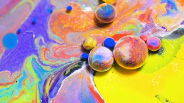 Pohybující se povrch bublina prasknutí umění Design barevné bubliny pohybující se proud inkoustu umělecké koncepce vesmíru barevné koncepce abstraktní vzor kapalné barvy makro — Stock video